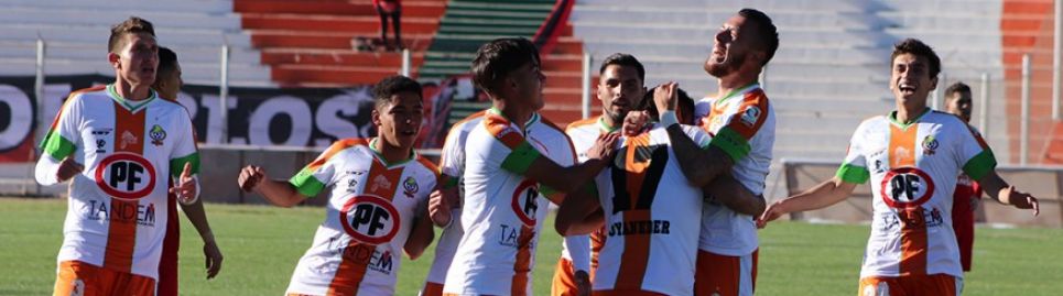 Cobresal goleó a Ñublense en El Salvador